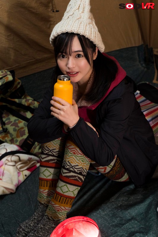 【VR】【雪山遭難VR】このままじゃ凍死確実！裸で抱き合ってカラダを温め合い、至近距離で見つめられながら密着摩擦で生性器をコスり合った直後に極限状態のサバイバルSEX 小倉由菜小倉由菜