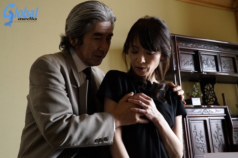 人妻捕鯨船 水着の五十路美熟女 大量潮吹きドキュメント庄司優喜江