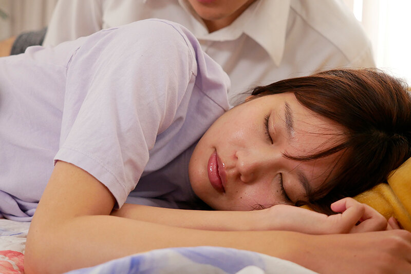 偶然にも会社の先輩と泊まることになり、すっぴん姿がマジ可愛すぎてエッチしちゃいました前田美波・有加里ののか・五十嵐清華