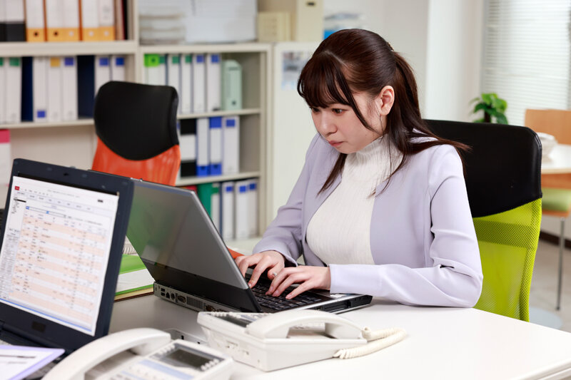 巨乳こそ正義 新卒社員はIカップで敏感体質 小坂ひまり小坂ひまり