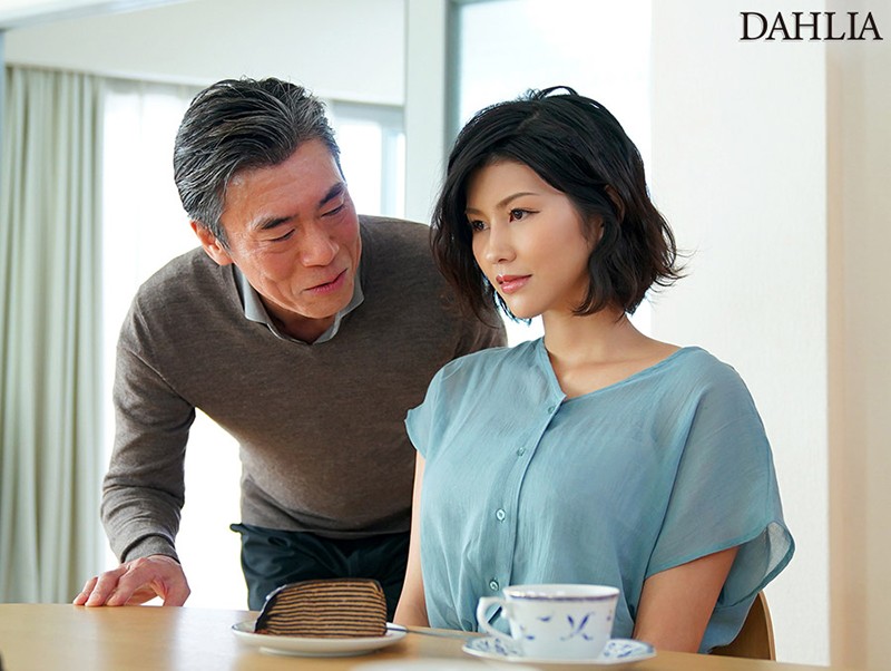 家事をしている10分間 夫にバレない様、ケモノみたいに後ろから犯してっ！ 隣人の旦那さんとこっそり時短W不倫性交 美乃すずめ美乃すずめ