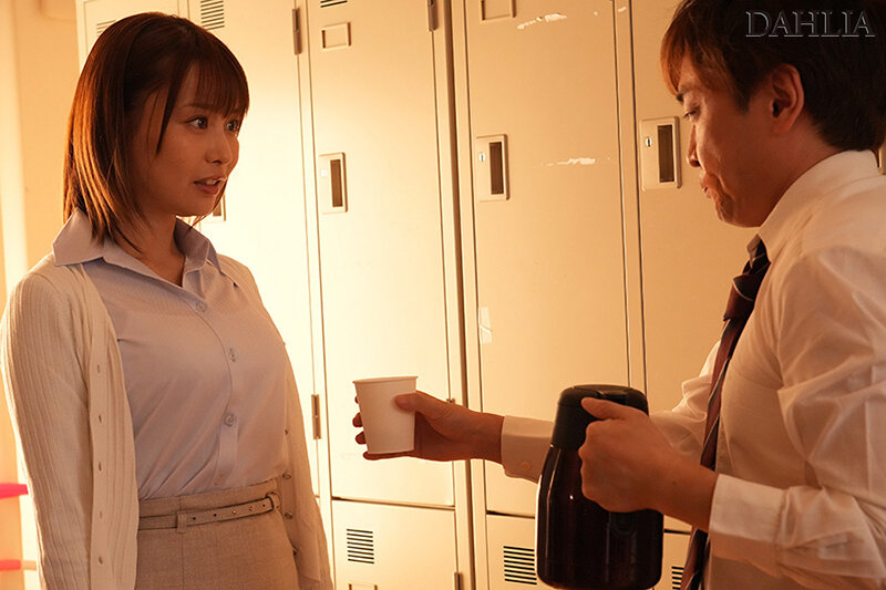 キメセク女教師奴● 僕を助けてくれる先生がいじめっこの肉便器になっているのを見て痛勃起した。 入田真綾入田真綾