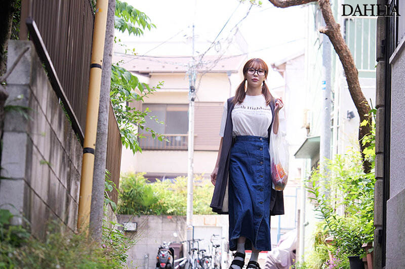 元有名巨乳コスプレイヤーさんは、結婚して人妻になったけど週末だけオフパコOK撮影会で回されまくってストレス解消する変態さんです。 入田真綾入田真綾