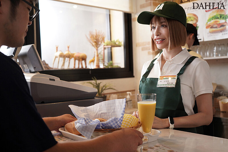 某有名ハンバーガー店で働き始めた巨乳人妻と、チャラいヤリチン大学生バイト君の歳の差セクハラ不倫映像が流出してます。 入田真綾入田真綾