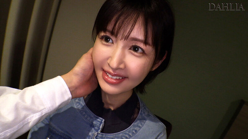 神乳素人！？ 圧倒的なスタイルで男を虜にするショートカット美女 角奈保角奈保