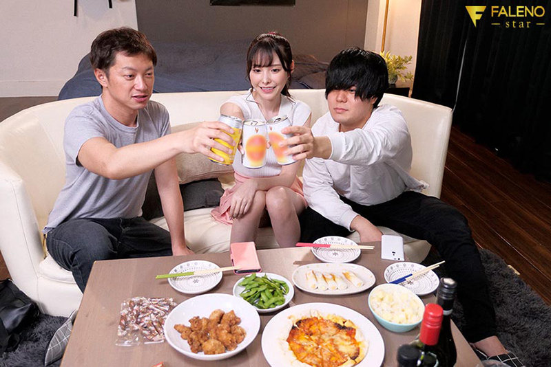 宅飲み逆NTR 親友のカノジョが即勃起するボクを弄び何度も杭打ち騎乗位で連続射精。 橋本ありな橋本ありな