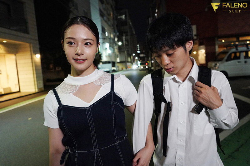 終電を逃してバイトの先輩の家に泊まった童貞の僕…ノーパンノーブラの部屋着で挑発されて耐え切れず一晩中セックスしまくった。吉高寧々吉高寧々