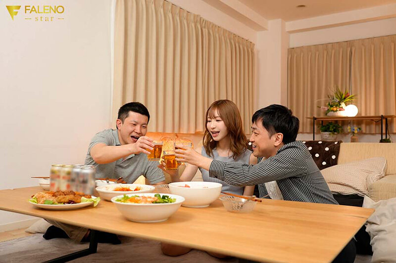 宅飲み逆NTR 親友のカノジョが即勃起するボクを弄び何度も杭打ち騎乗位で連続射精。 天使もえ天使もえ