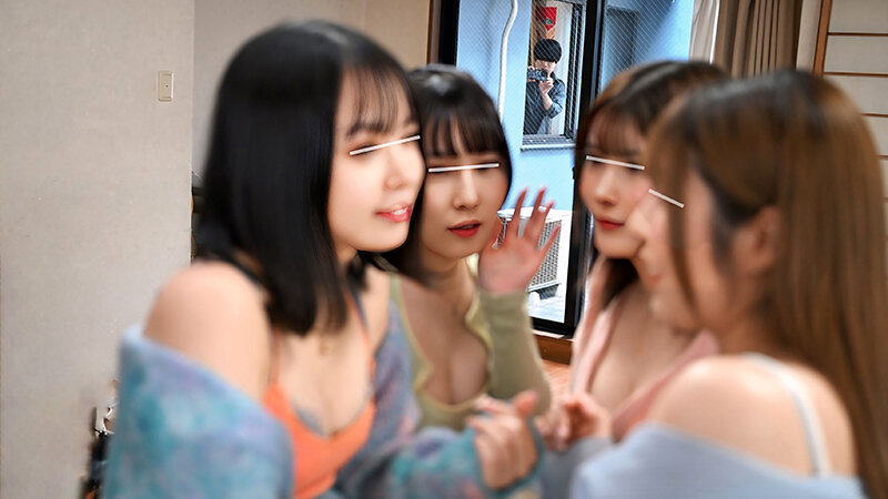 向かい部屋の女子寮の覗きに気付かれて以来、女子大生達が毎日窓越しに誘ってきます。若さゆえの性欲を受け止める花びら回転ハーレムSEX