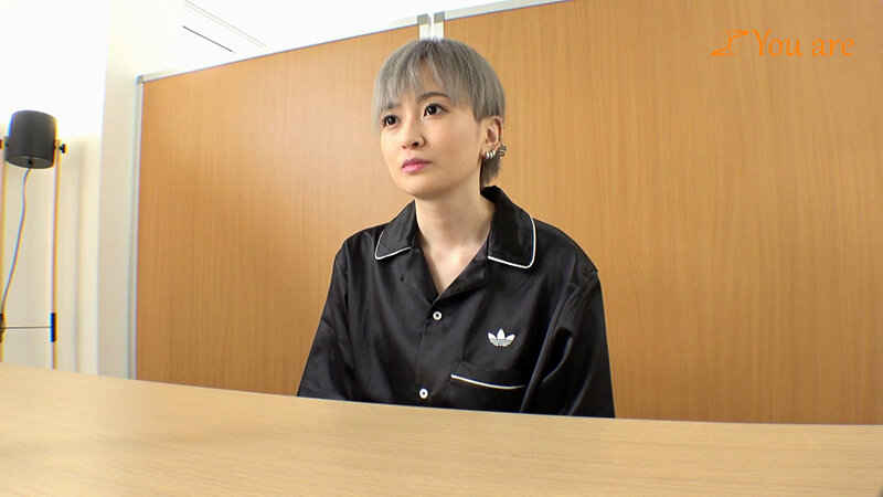 タレント志望の関西弁な銀髪ボーイッシュFカップ女子！AV面接で即日ハメて腹奥まで突かれてイキ狂う！ 沢尻ウタ沢尻ウタ