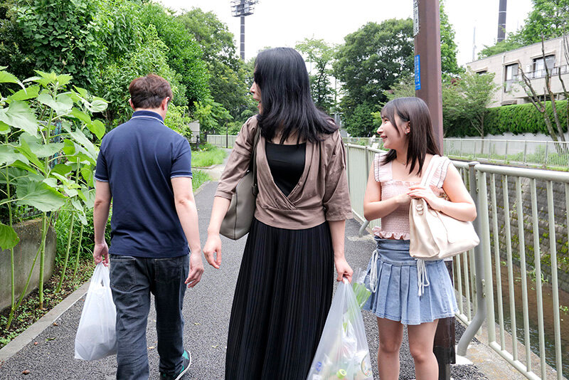 窓から侵入した男に眠ったままチ●ポを挿入され真昼間から汚されるダッチワイフ女子大生 由良かな由良かな