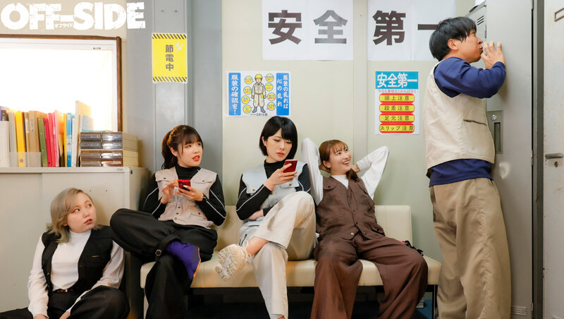 ガテン系巨乳女子のパワフルピストン騎乗位で職場の男たちを喰い散らかし！ 萎えても追撃フェラで自分が満足するまで何度も勃起させてヤリまくって中出しさせまくり！！