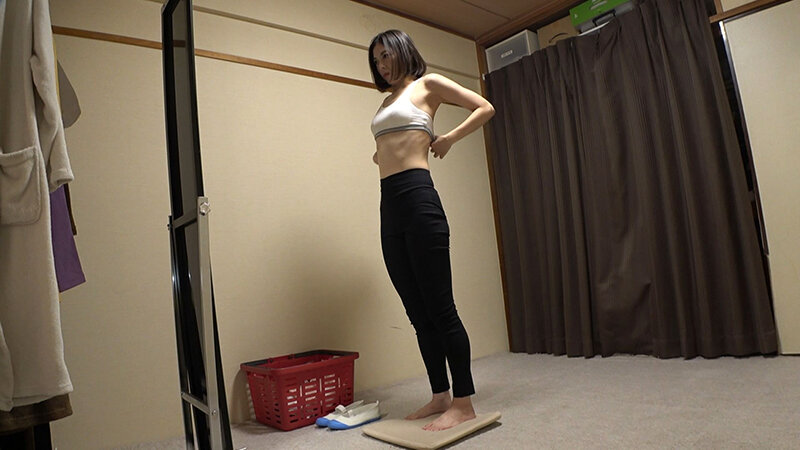 卯水咲流 ムチムチ美尻 神ブルマ 美少女やぽっちゃり娘らにピチピチブルマ＆体操着を着せ、ハミパン、ムレムレワレメを毛穴まで見えるほどの超ドアップ接写！さらに尻コキ、着衣お漏らし放尿やブルマぶっかけ等ブルマ好きに送る完全着衣フェチAV卯水咲流