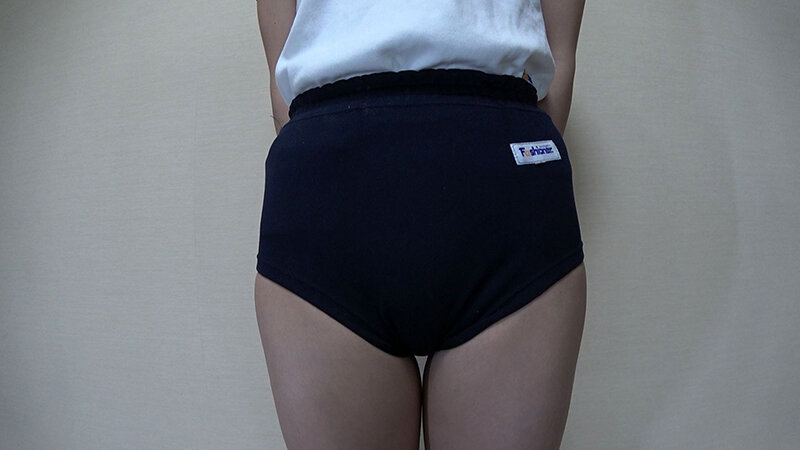 新セリナ ムチムチ美尻 神ブルマ 美少女やぽっちゃり娘らにピチピチブルマ＆体操着を着せ、ハミパン、ムレムレワレメを毛穴まで見えるほどの超ドアップ接写！さらに尻コキ、着衣お漏らし放尿やブルマぶっかけ等ブルマ好きに送る完全着衣フェチAV新セリナ