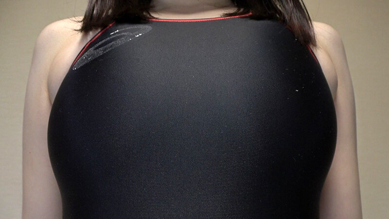 河北笑茉 濡れてテカってピッタリ密着 神競泳水着 可愛い女子の競泳水着姿をじっとりと堪能！着替え盗撮から始まり貧乳から巨乳にパイパン、ハミ毛、ジョリワキ等のフェチ接写やローションソーププレイや競泳水着ぶっかけ等を完全着衣で楽しむAV河北笑茉