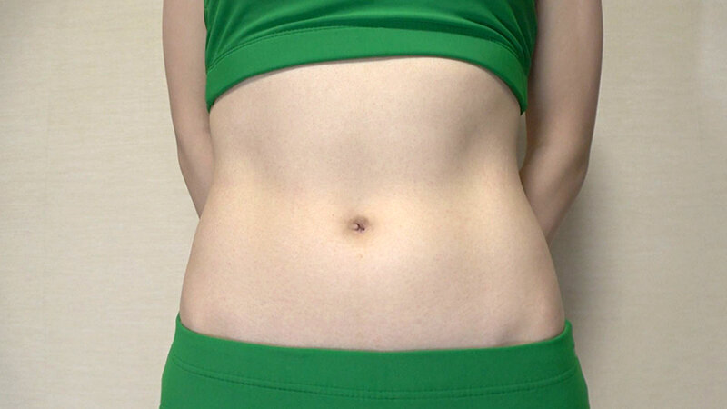 松丸香澄 神陸上ウェア スポーツ日焼け筋肉美女アスリートの秘部を隠してきたウェアを巨乳や美乳パイパンや剛毛娘に着せジョリワキやハミ毛を堪能。陸上ユニホーム女子の太腿やお尻や着衣放尿までも！！身体にフィットするウェアのキワキワを超接写＆完全着衣でハメ撮り松丸香澄