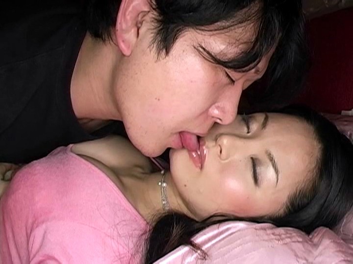 お義母さんがエロ過ぎて二回連続中出し射精した 佐藤みき佐藤みき（佐藤美紀、鈴木志帆）