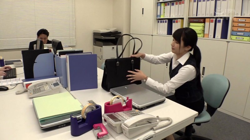 汗ばむ季節…オフィスで大嫌いな上司に背後からパワハラ痴●される私の蒸れた恥じらい尻 如月夏希如月夏希