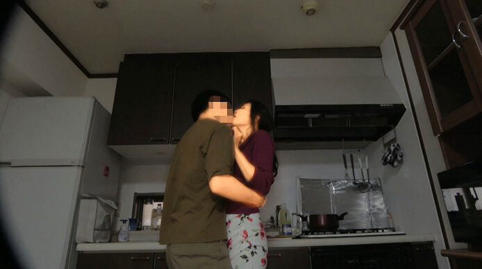 爆乳淫乱団地妻 近所の欲求不満美熟女たち 不倫性交2人 小早川怜子 由紀なつ碧小早川怜子・由紀なつ碧