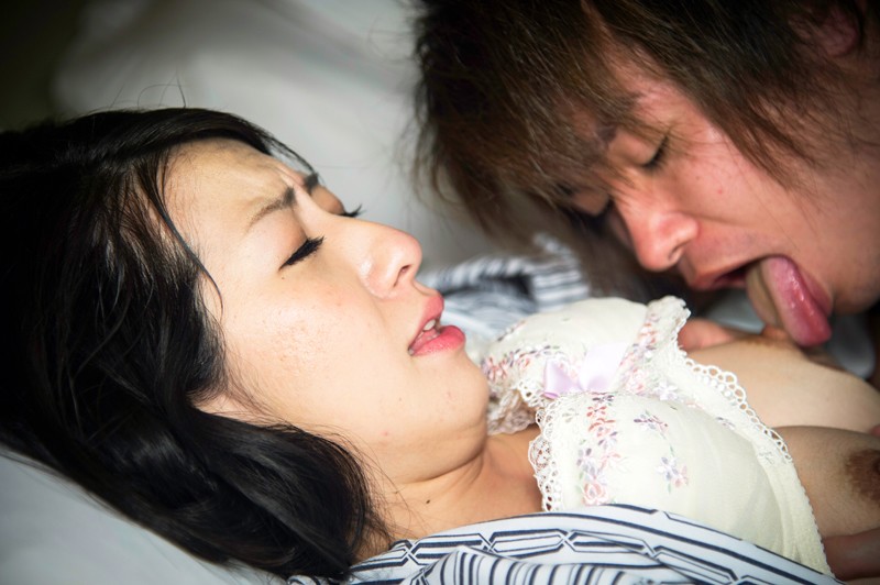 旅館や民宿、ホテルでも突然夜●いされた熟女 抵抗するも男のガチさに身体がHモード覚醒「せっかくなら楽しみたい・・」という割り切りお楽しみSEX28人8時間