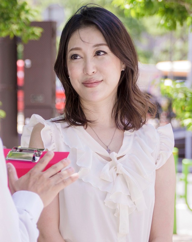 一流のおば様ナンパ セレブ美熟女中出しJAPAN 8時間 ゴージャス セレブリティ デラックス 4