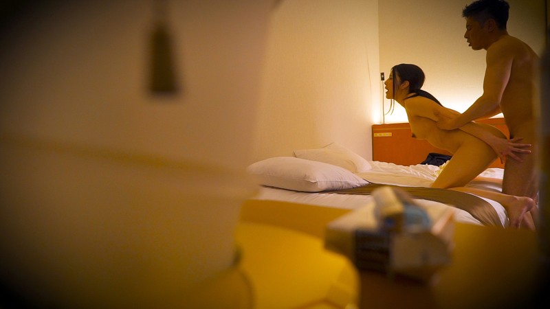 出張マッサージの美熟女にセンズリ見せつけ猥褻 22