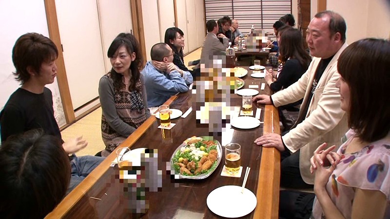 子連れの同窓会 当時クラスでマドンナ的存在だった美熟女とその同級生の20代息子をその気にさせてSEXさせる 4時間SP