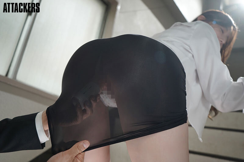 人妻女上司の無防備に透けて見えるTバックに僕の理性は狂ってしまった。 白峰ミウ白峰ミウ