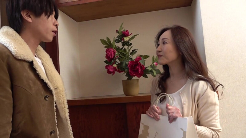 綺麗でいやらしい叔母さんの溢れる艶熟した色香に欲情する僕 美ノ辺さやか美ノ辺さやか