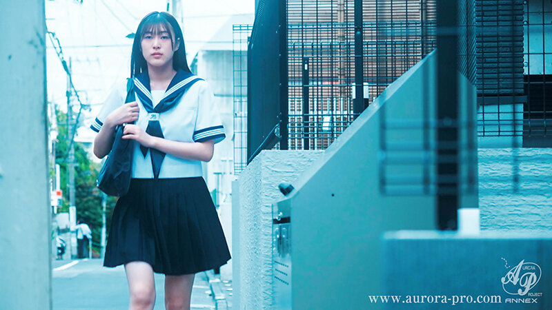 「おじさんに滅茶苦茶にされたい…」中年チ〇ポ偏愛女学生 汗塗れのオジサン達に汚されて絶頂中出し淫乱堕ち 下卑た小父様たちに輪されるって蕩けちゃう…。 高城なぎさ高城なぎさ