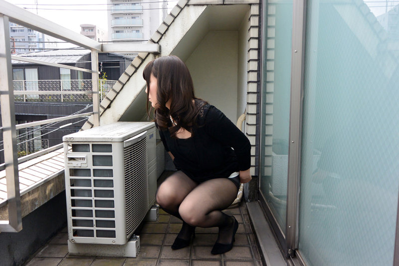 「こんなところでゴメンなさい…。でも、もう我慢出来なかったの…」 トイレが故障で使えず膀胱限界の放尿婦人36人美泉咲・辻井ほのか・木下ひまり（花沢ひまり）