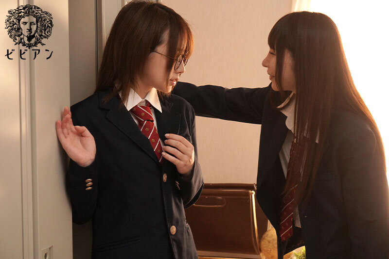 昔バカにしていた陰キャ女子と大学でまさかの再会！ 有名ヤリマンギャルに豹変した地味子に立場逆転で痴女られ続けるレズビアンキャンパスライフ五十嵐清華・花狩まい