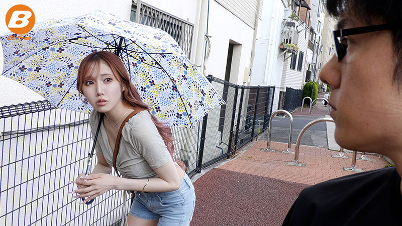 久しぶりに会った幼馴染がめちゃくちゃギャルでビッチになっていて僕のチ〇ポをディルド代わりに無許可で何度も生ハメさせられた。 斎藤あみり斎藤あみり