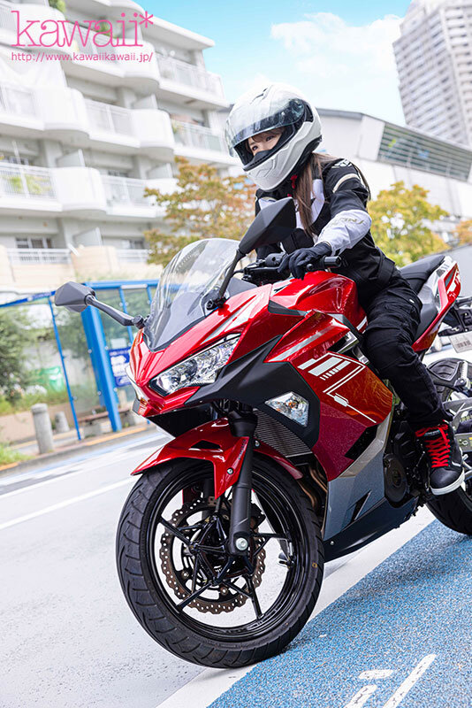 趣味バイク 彼氏いらない セフレ4人 サバサバして男勝りだけど脱いだらエッロい肉感BODY チ●ポに跨りたくてAV出演志願 小倉かずは小倉かずは