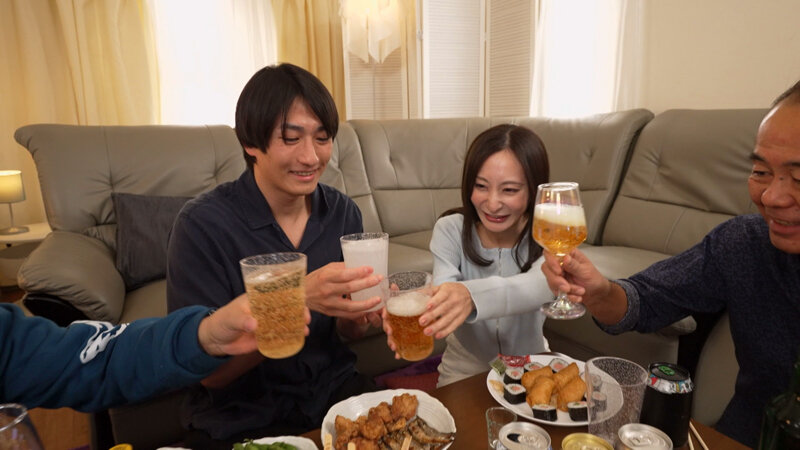 「足立友梨」を本気で酔わせたら～性欲暴走リアルSEXドキュメント足立友梨