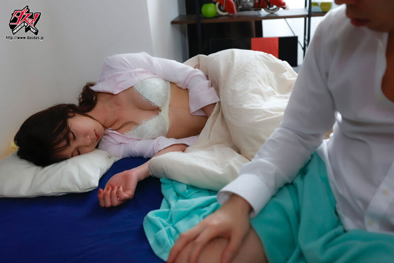 朝、起きたら隣に勃起美女。夢のような展開なのに全く思い出せない…どうやら僕らはセックスしたらしい。 愛沢さら愛沢さら