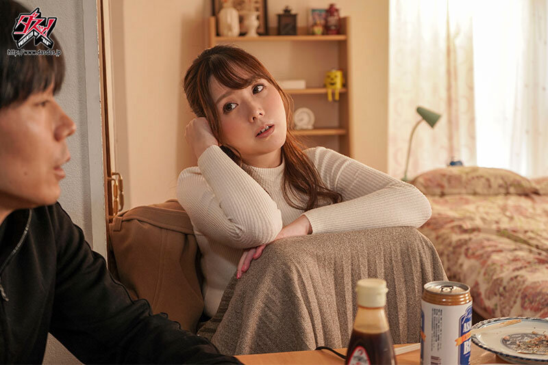 人妻で巨乳の彼女のお姉さんに冗談交じりでセックスで慰め合おうと誘われた僕は。 月見伊織月見伊織