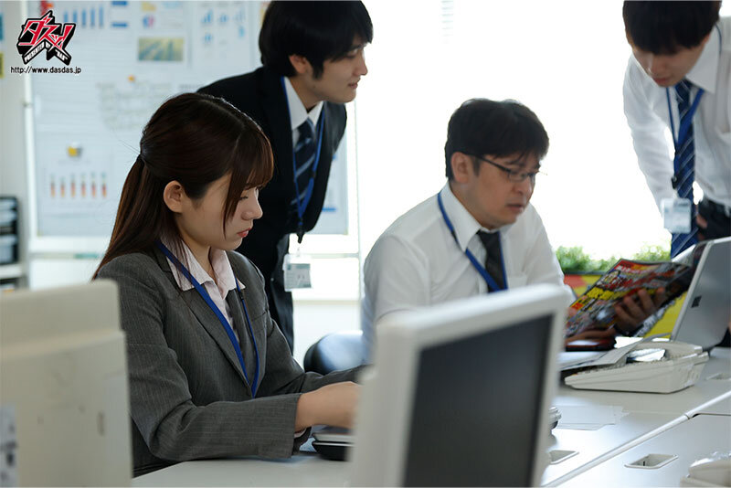 美少女ペット合法化 僕を振った生意気巨乳な後輩に絶対服従中出し調教 五日市芽依五日市芽依