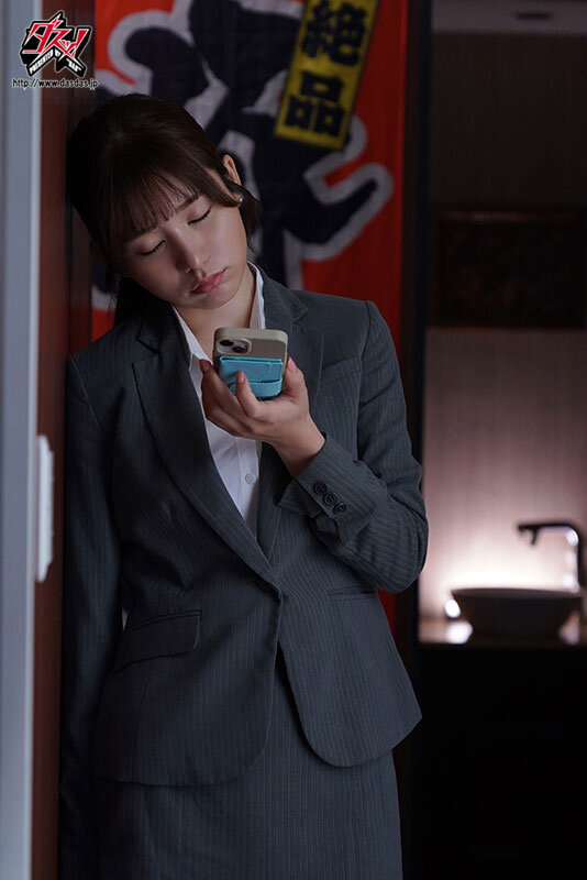 出張先で集中豪雨 嫌いな上司の前でまさか酔い潰れ…突然の相部屋 夜が明けても唾液を濃厚に絡ませ汗だく中出し絶倫性交で貪り合ってました。 五日市芽依五日市芽依