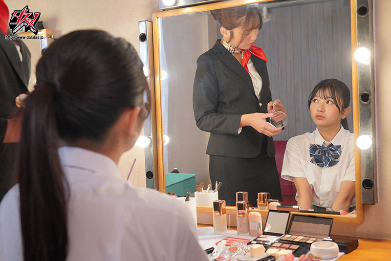 ぷるつやリップと舌が溶け合うねっとりレズキスで長身美人BAにレズ堕ちする華奢美少女 北岡果林 木下ひまり北岡果林・木下ひまり（花沢ひまり）