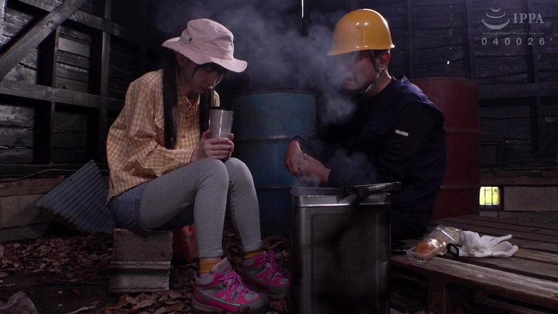 まいごの全裸少女を森で見つけて性欲が抑えられない 失踪少女に強○セックス・種付けプレス 冬愛ことね冬愛ことね