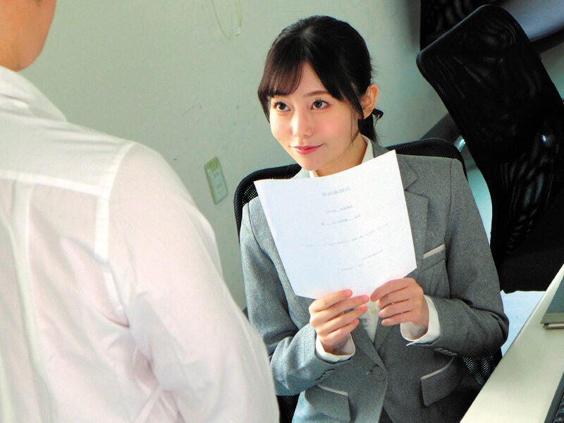 生徒の僕と淫行したことがバレて学校をクビになった女教師と5年ぶりに再会 舌と舌を絡め合わせずっと使ってないチ○ポとマ○コが合体しまくり夜明けまで何度も生中出し 秋元さちか秋元さちか