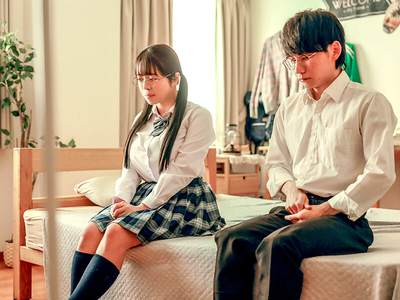 どうしても夏休み中に童貞を捨てたくて幼なじみと初体験したらSEXの気持ち良さにお互いどハマりしてしまい宿題放ったらかしで三日三晩ハメまくった 羽月乃蒼羽月乃蒼