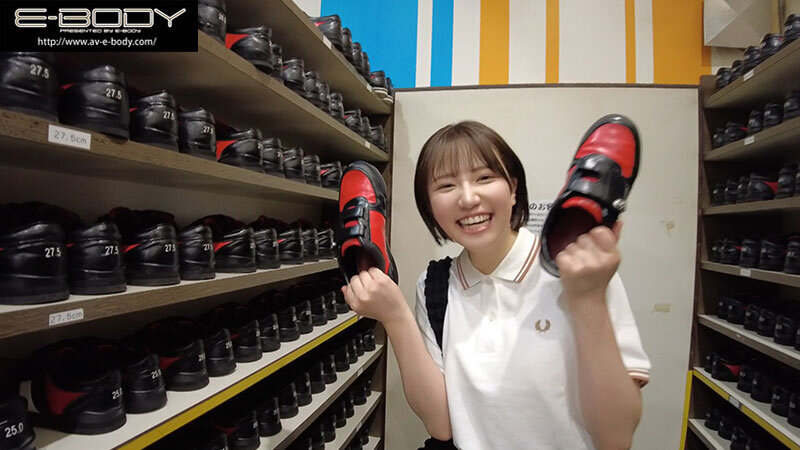 初めて出来た彼女を脱がしたら… 着衣から想像できない抱きごこち抜群むっちり美巨乳 大興奮の僕は性欲尽きるまでハメまくった 天月あず天月あず