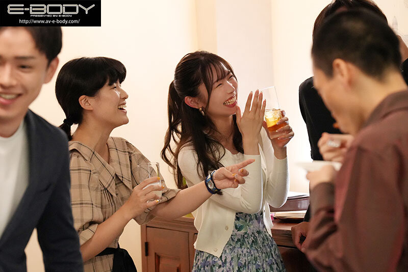 同窓会NTR 華奢巨乳美女は久々に再会した絶倫元カレとの浮気性交に背徳感と共に大絶頂を繰り返す 響蓮響蓮