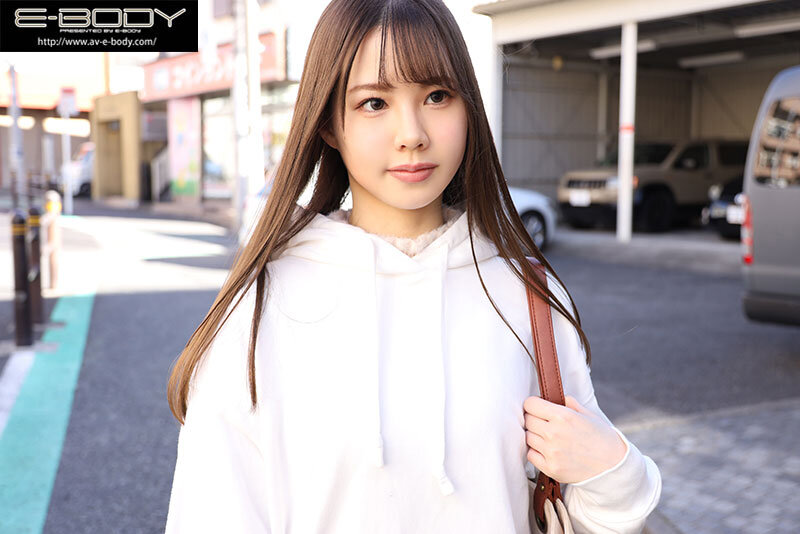 初めて出来た彼女を脱がしたら… 着衣から想像できない物凄い色白スリム美巨乳 大興奮の僕は性欲尽きるまでハメまくった 中村彩中村彩