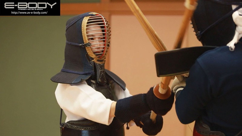 出産後も引き締まったアスリートボディ 剣道全国大会準優勝！スレンダーFcup母乳若妻E-BODYデビュー