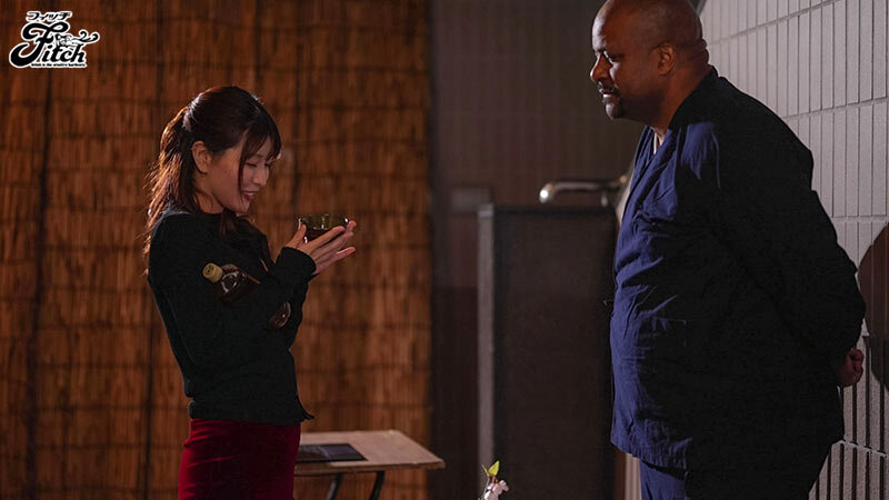 黒人に溺れた極道の女 ～男堅気なデカマラ黒人と本気の中出しSEX～ 新村あかり新村あかり