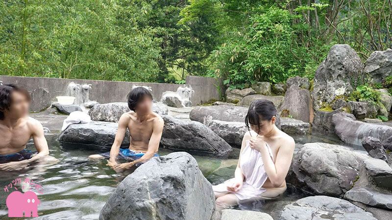 乱交OKの混浴温泉と知らずに来た女性客は巨乳尻をワニ痴●されて喘ぎ始め…4名収録