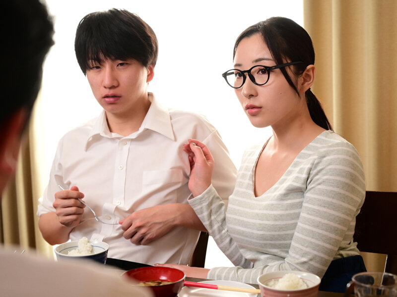 僕の巨乳ママは僕だけに過激サービスしてくれる家庭内おっパブ嬢になりました。北野未奈北野未奈